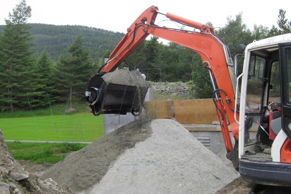 himac attachments product 1280 excavator self loading mixer bucket 2 1600x1200 crop center 副本